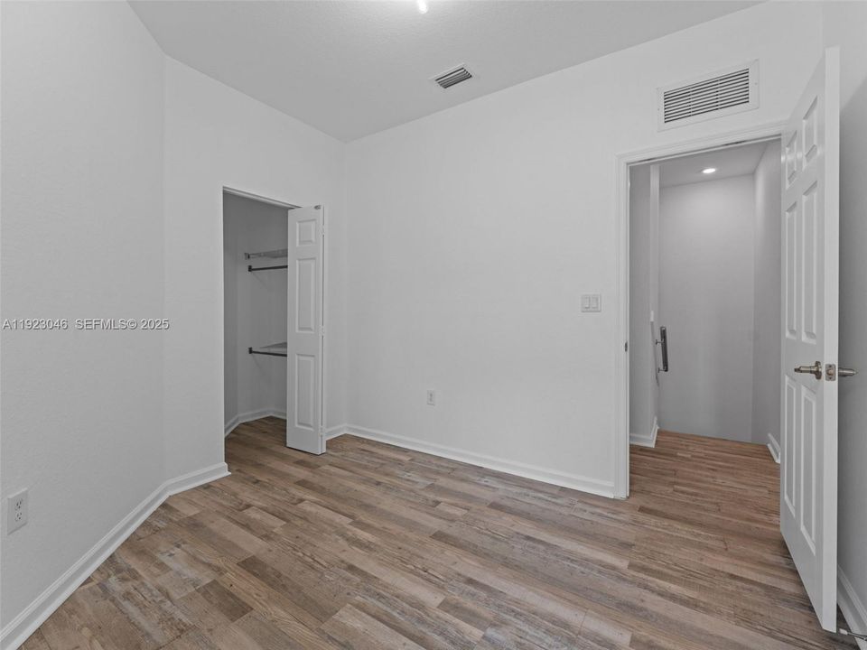 出租: $2,450 (2 贝兹, 2 浴室, 1088 平方英尺)