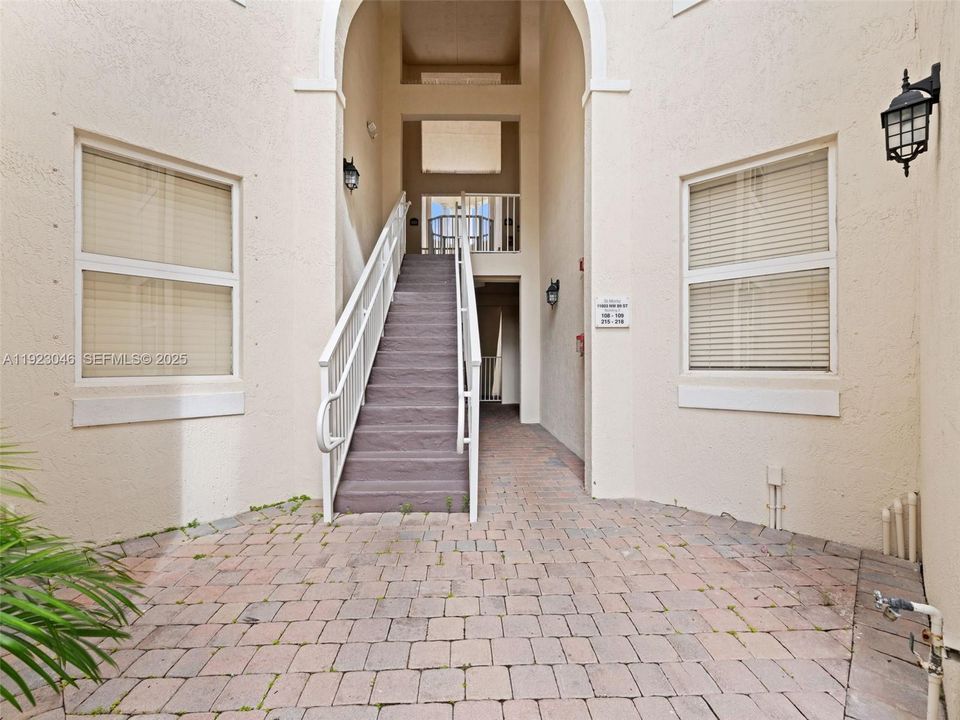 出租: $2,450 (2 贝兹, 2 浴室, 1088 平方英尺)