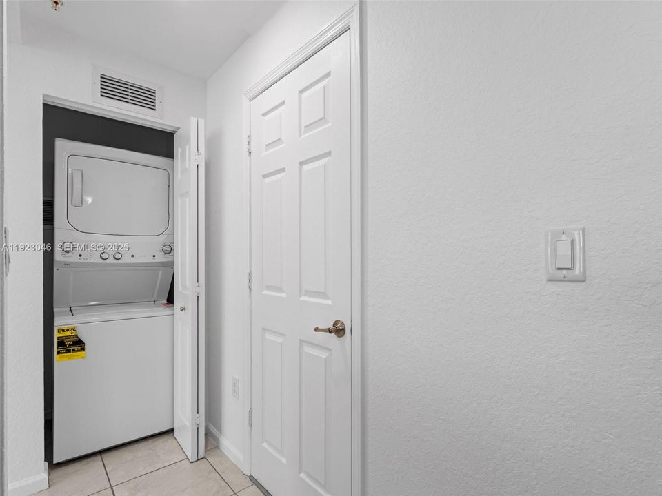 出租: $2,450 (2 贝兹, 2 浴室, 1088 平方英尺)