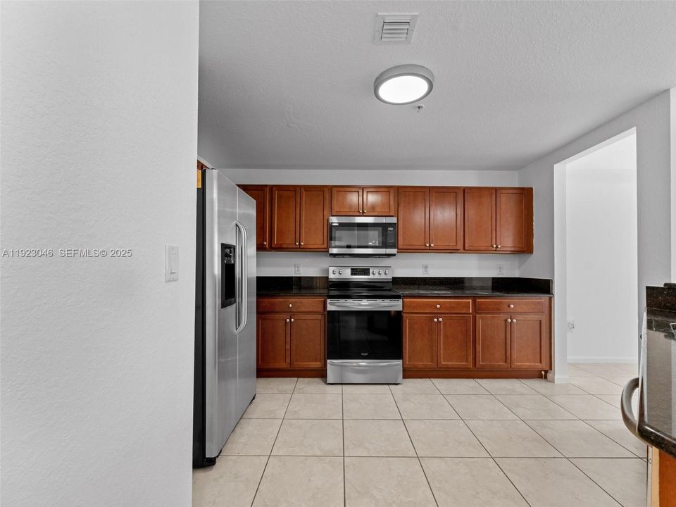 出租: $2,450 (2 贝兹, 2 浴室, 1088 平方英尺)