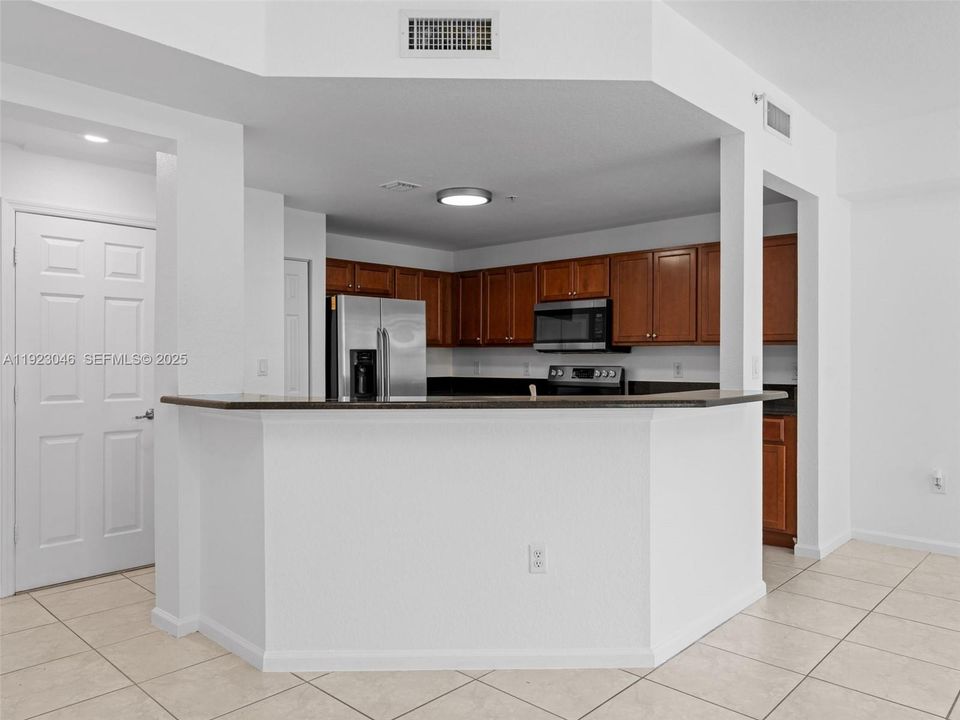 出租: $2,450 (2 贝兹, 2 浴室, 1088 平方英尺)