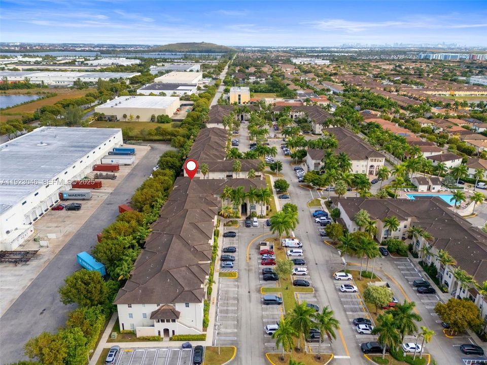 出租: $2,450 (2 贝兹, 2 浴室, 1088 平方英尺)