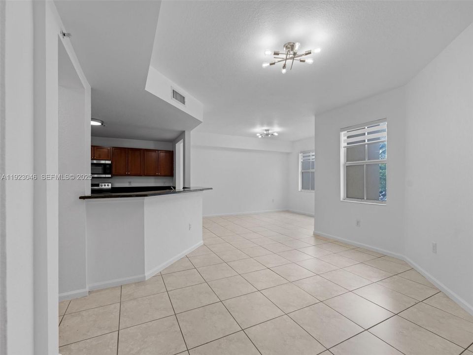 出租: $2,450 (2 贝兹, 2 浴室, 1088 平方英尺)