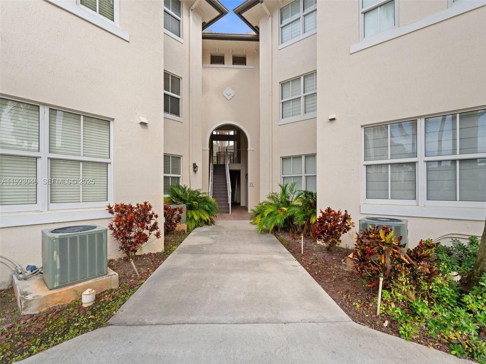 出租: $2,450 (2 贝兹, 2 浴室, 1088 平方英尺)