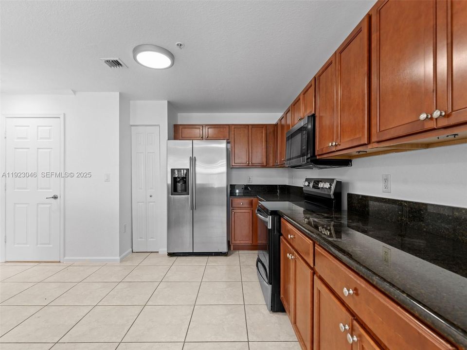 出租: $2,450 (2 贝兹, 2 浴室, 1088 平方英尺)