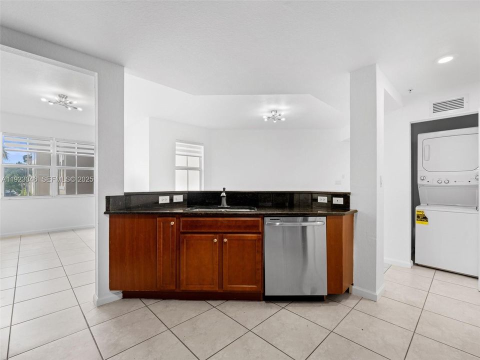 出租: $2,450 (2 贝兹, 2 浴室, 1088 平方英尺)