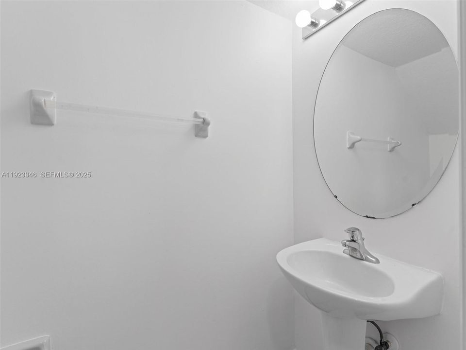 出租: $2,450 (2 贝兹, 2 浴室, 1088 平方英尺)