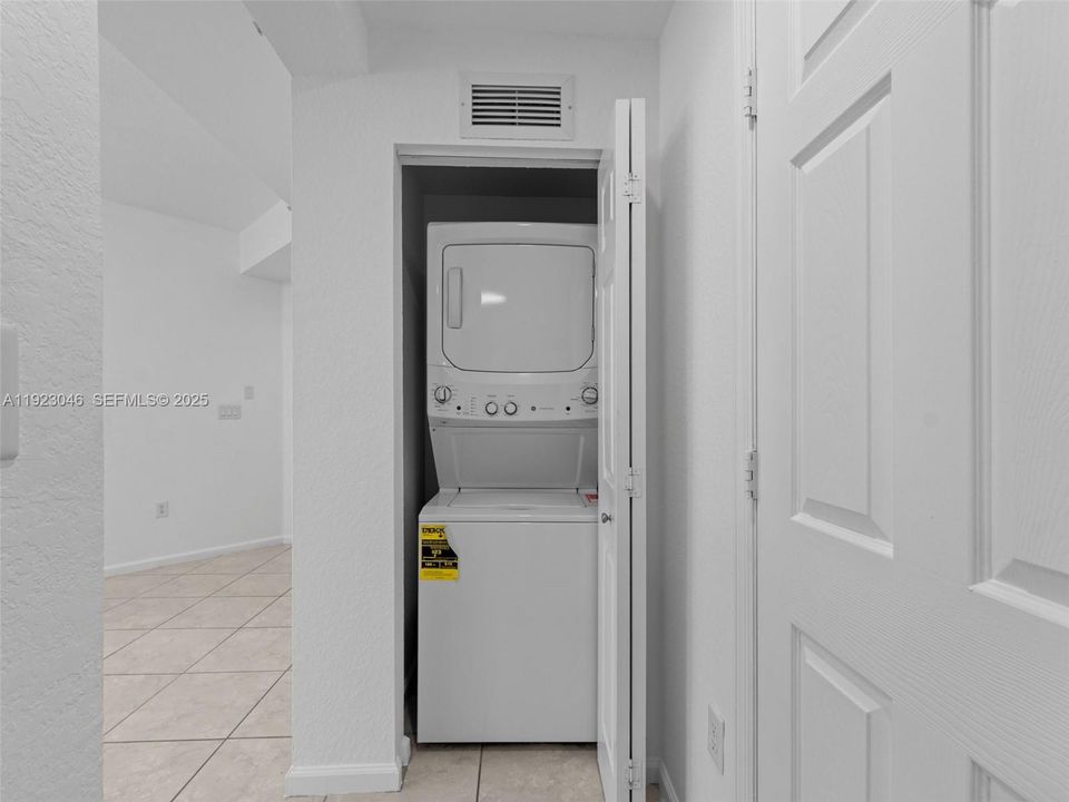 出租: $2,450 (2 贝兹, 2 浴室, 1088 平方英尺)