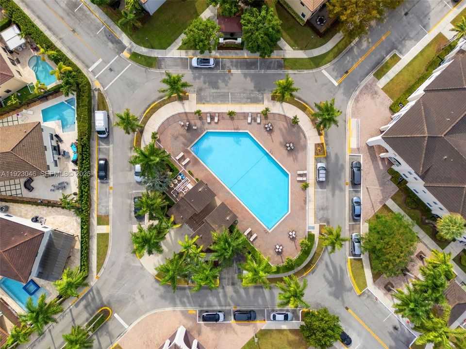 出租: $2,450 (2 贝兹, 2 浴室, 1088 平方英尺)