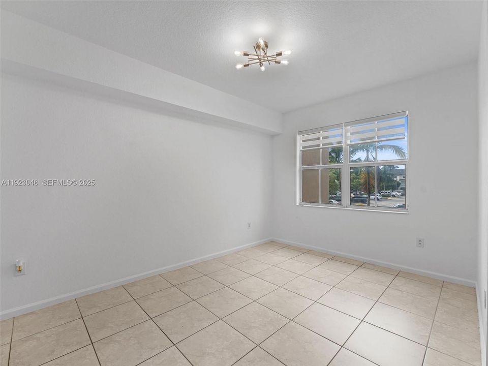 出租: $2,450 (2 贝兹, 2 浴室, 1088 平方英尺)