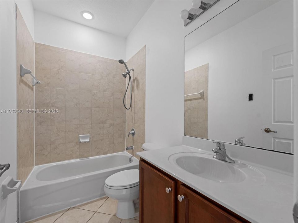 出租: $2,450 (2 贝兹, 2 浴室, 1088 平方英尺)