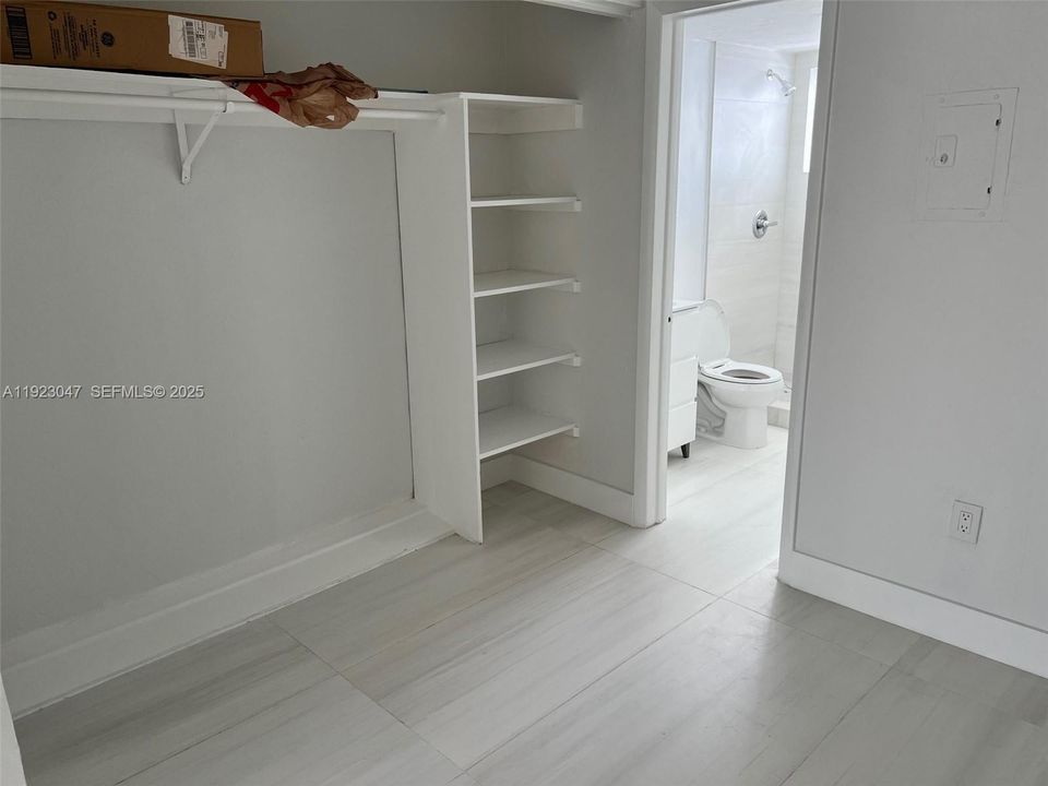 For Rent: $1,800 (0 beds, 1 baths, 460 Square Feet)