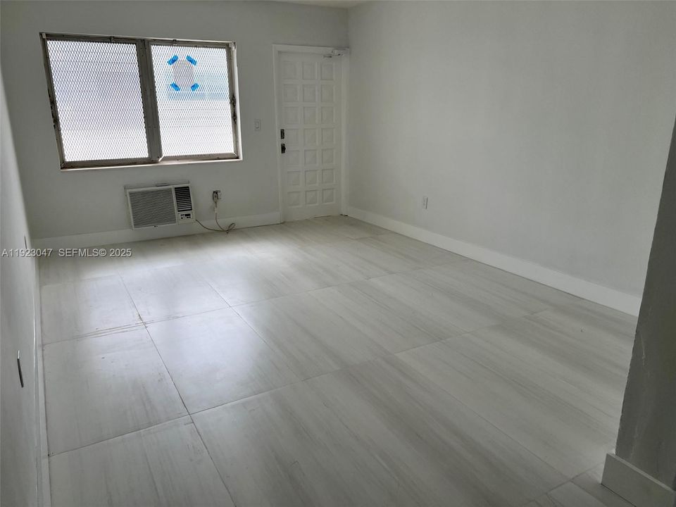 For Rent: $1,800 (0 beds, 1 baths, 460 Square Feet)