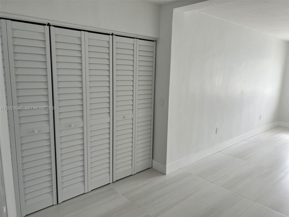 For Rent: $1,800 (0 beds, 1 baths, 460 Square Feet)