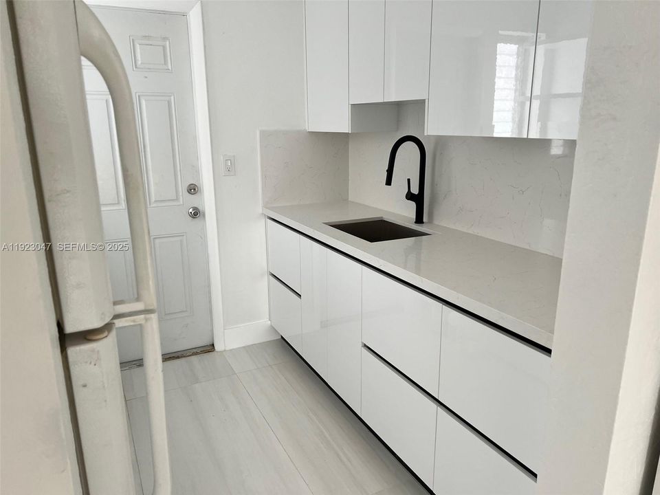 For Rent: $1,800 (0 beds, 1 baths, 460 Square Feet)