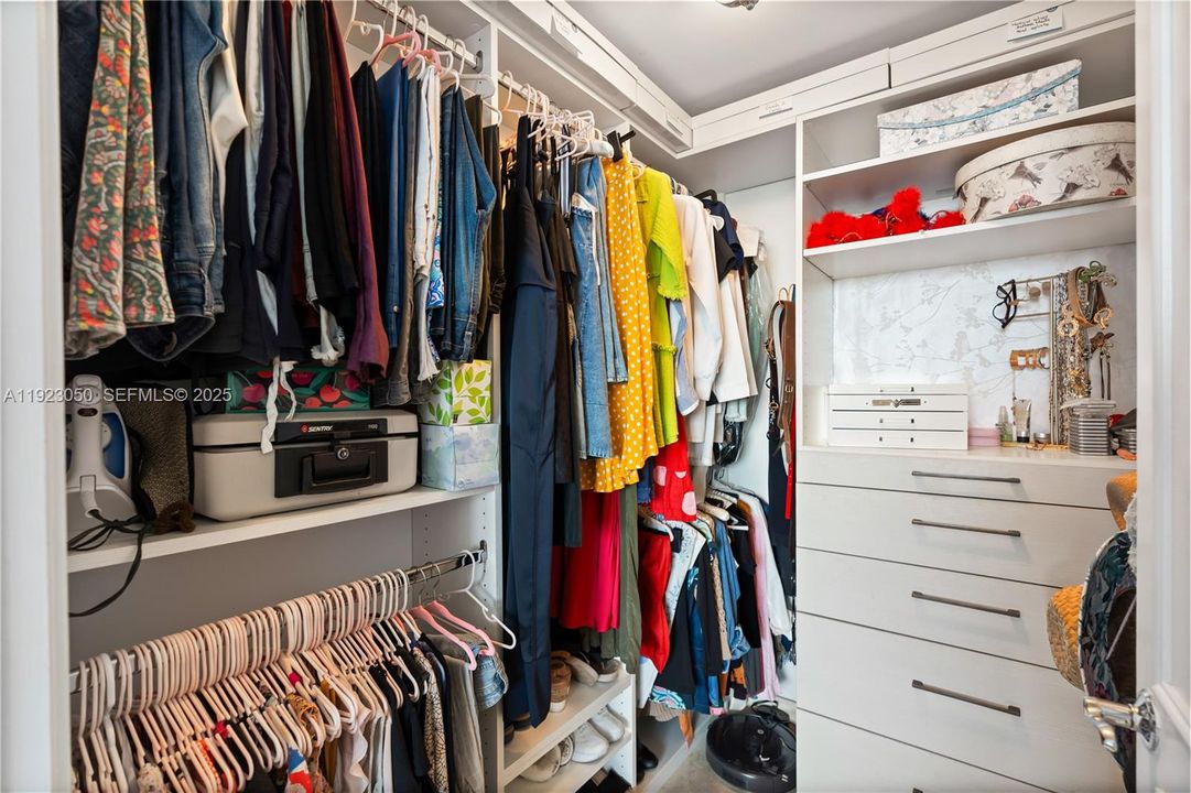 出租: $7,500 (1 贝兹, 1 浴室, 938 平方英尺)