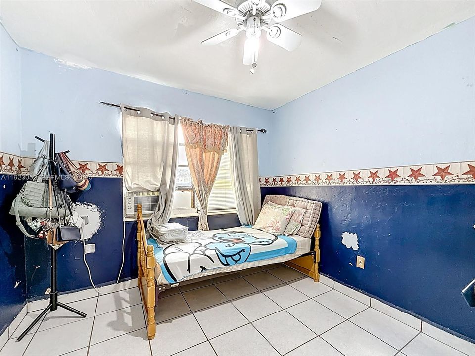 For Sale: $499,000 (4 beds, 2 baths, 1711 Square Feet)