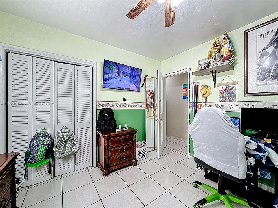 For Sale: $499,000 (4 beds, 2 baths, 1711 Square Feet)