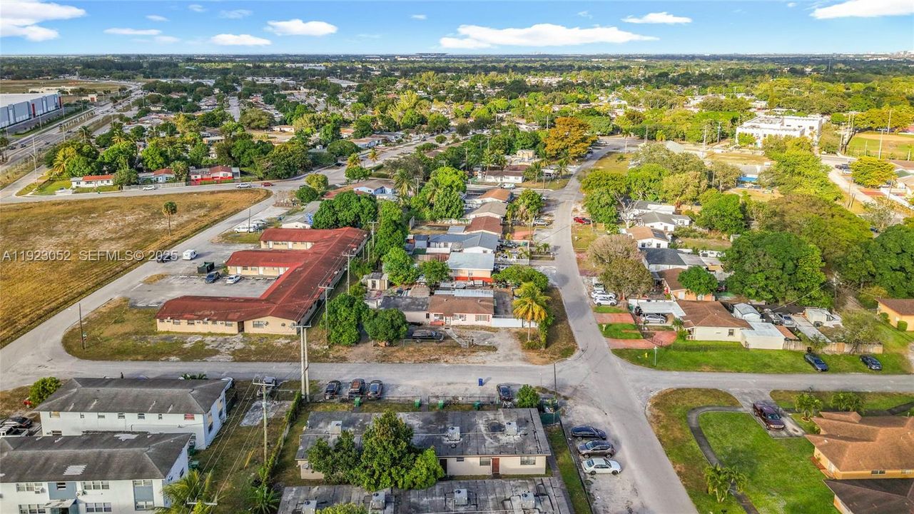 For Sale: $499,000 (4 beds, 2 baths, 1711 Square Feet)