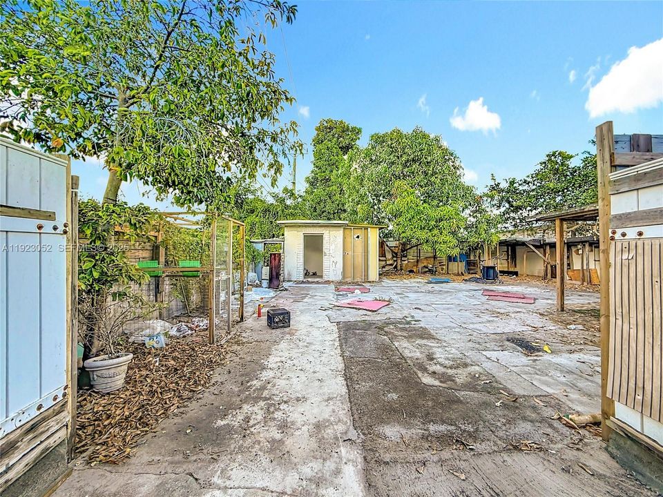 For Sale: $499,000 (4 beds, 2 baths, 1711 Square Feet)