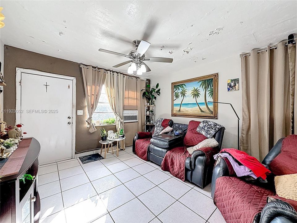For Sale: $499,000 (4 beds, 2 baths, 1711 Square Feet)
