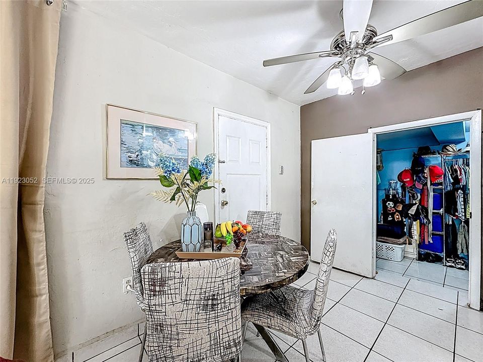 For Sale: $499,000 (4 beds, 2 baths, 1711 Square Feet)