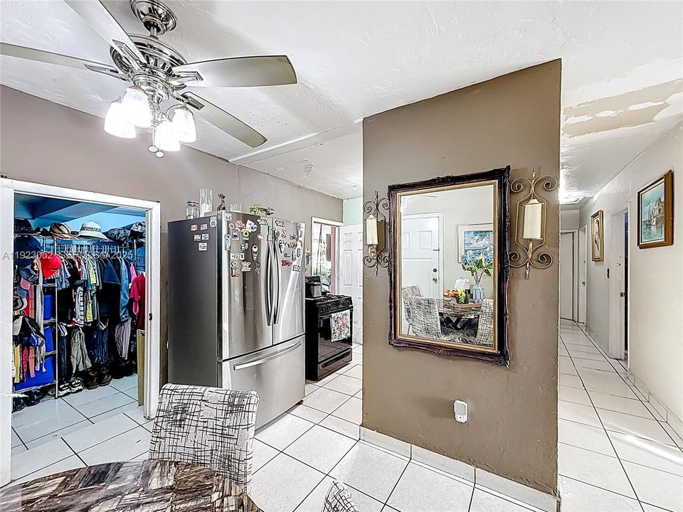 For Sale: $499,000 (4 beds, 2 baths, 1711 Square Feet)