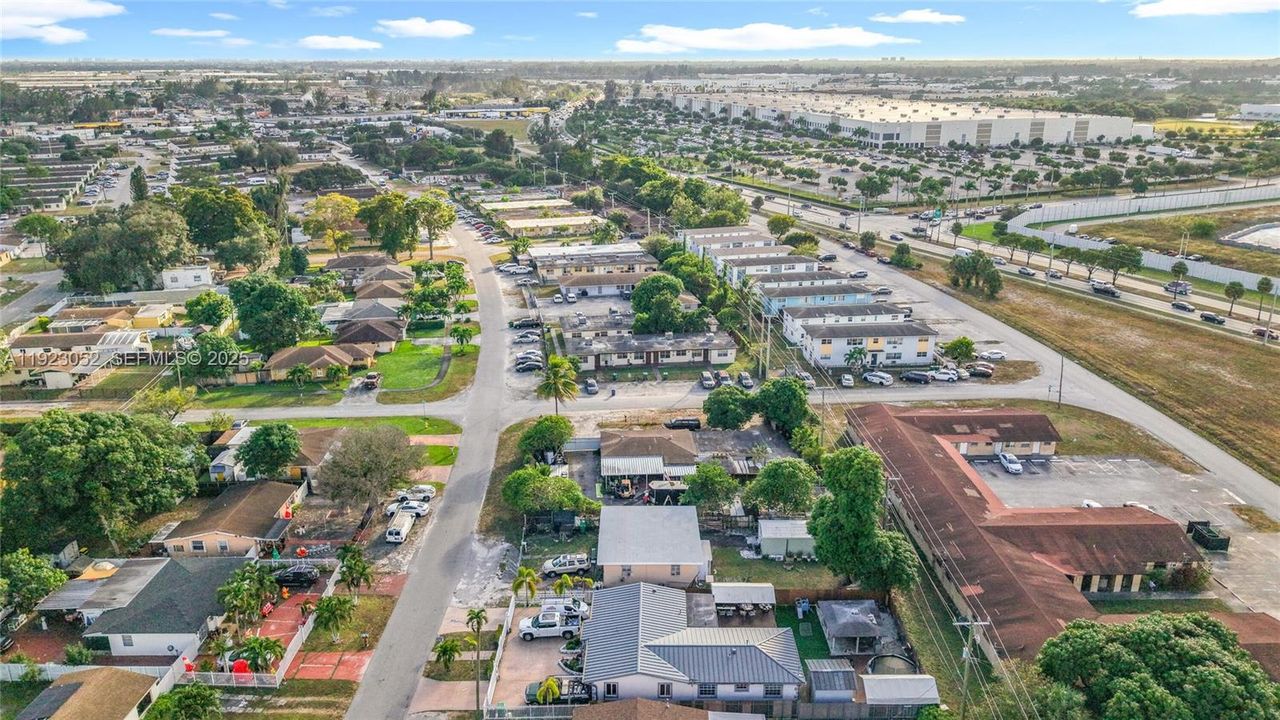 For Sale: $499,000 (4 beds, 2 baths, 1711 Square Feet)