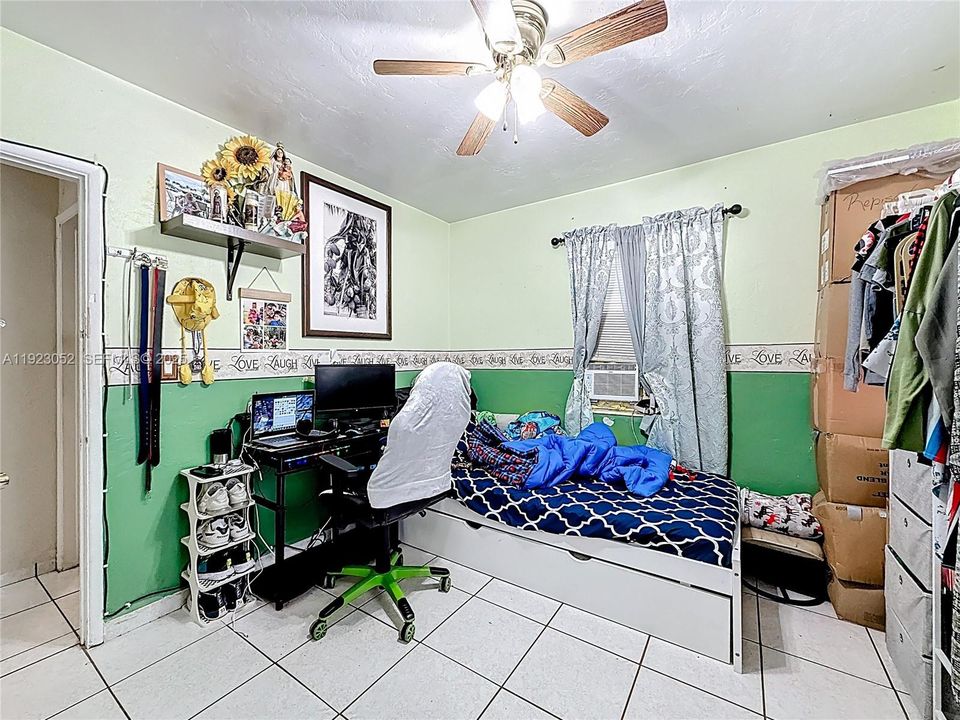 For Sale: $499,000 (4 beds, 2 baths, 1711 Square Feet)