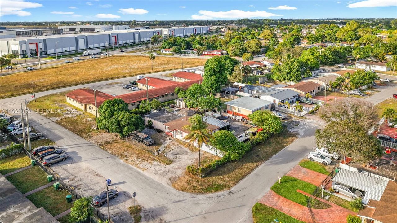 For Sale: $499,000 (4 beds, 2 baths, 1711 Square Feet)