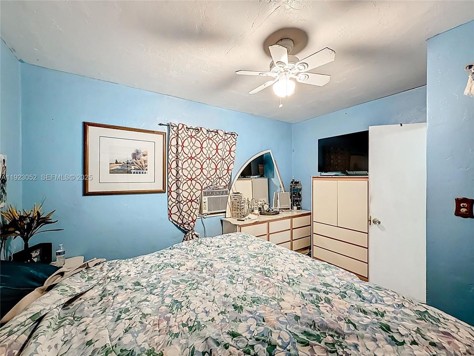 For Sale: $499,000 (4 beds, 2 baths, 1711 Square Feet)