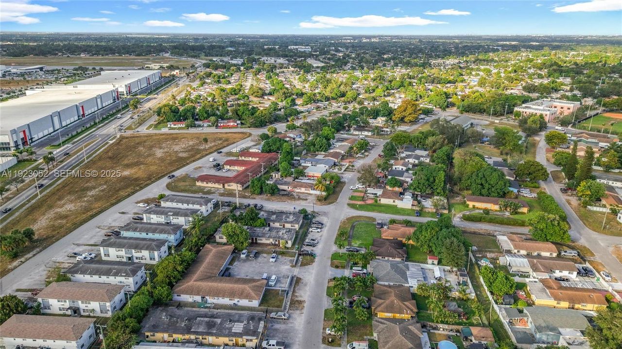 For Sale: $499,000 (4 beds, 2 baths, 1711 Square Feet)