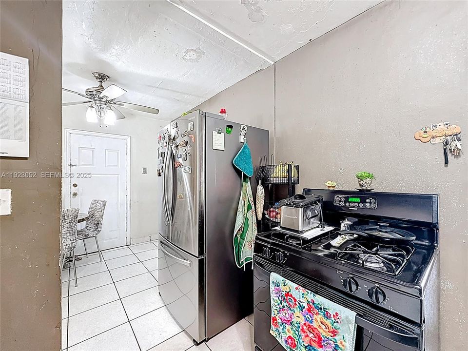 For Sale: $499,000 (4 beds, 2 baths, 1711 Square Feet)