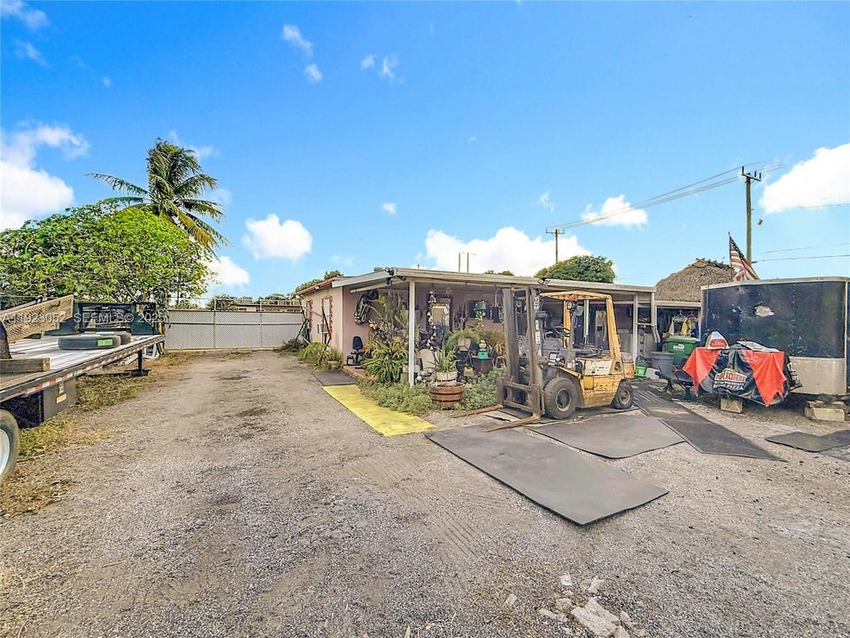 For Sale: $499,000 (4 beds, 2 baths, 1711 Square Feet)