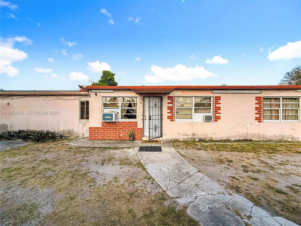 For Sale: $499,000 (4 beds, 2 baths, 1711 Square Feet)