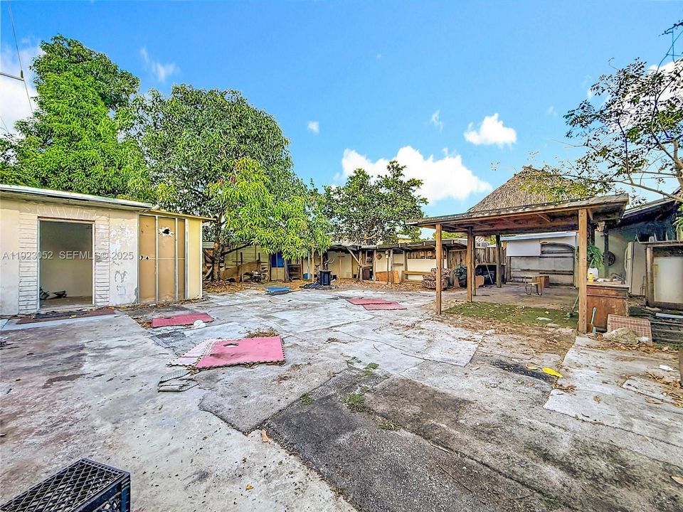 For Sale: $499,000 (4 beds, 2 baths, 1711 Square Feet)