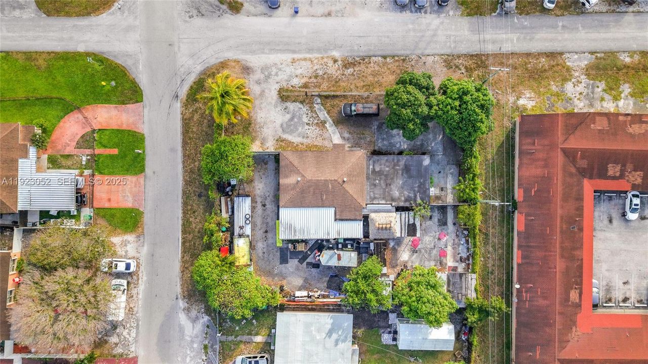 For Sale: $499,000 (4 beds, 2 baths, 1711 Square Feet)