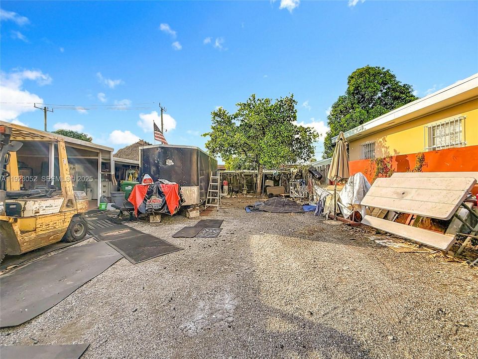 For Sale: $499,000 (4 beds, 2 baths, 1711 Square Feet)