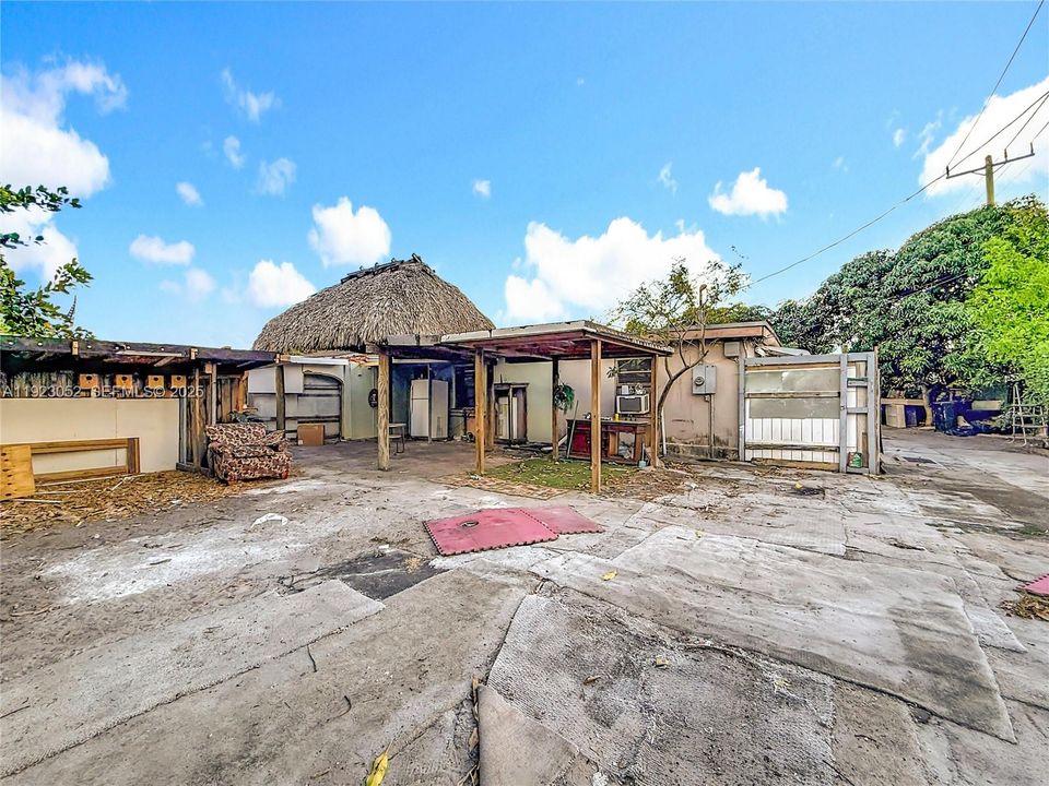 For Sale: $499,000 (4 beds, 2 baths, 1711 Square Feet)