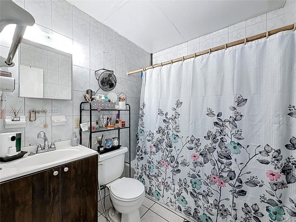 For Sale: $499,000 (4 beds, 2 baths, 1711 Square Feet)