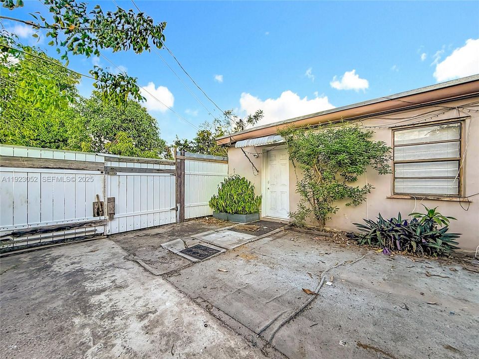 For Sale: $499,000 (4 beds, 2 baths, 1711 Square Feet)