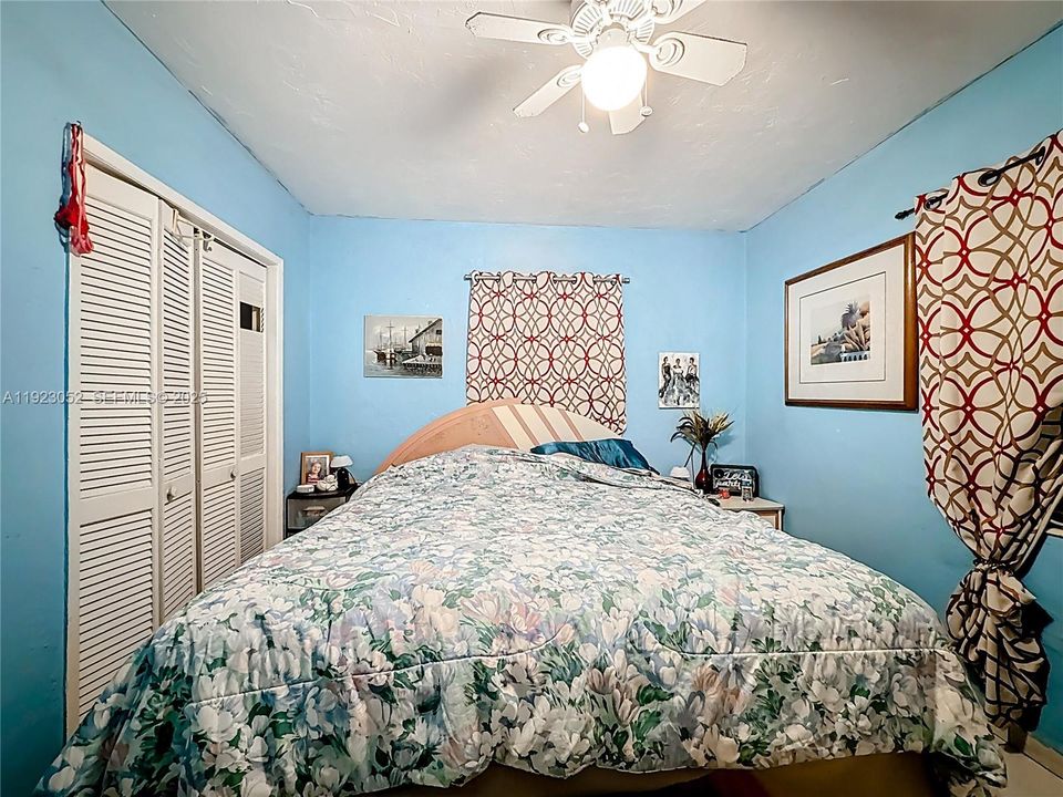 For Sale: $499,000 (4 beds, 2 baths, 1711 Square Feet)