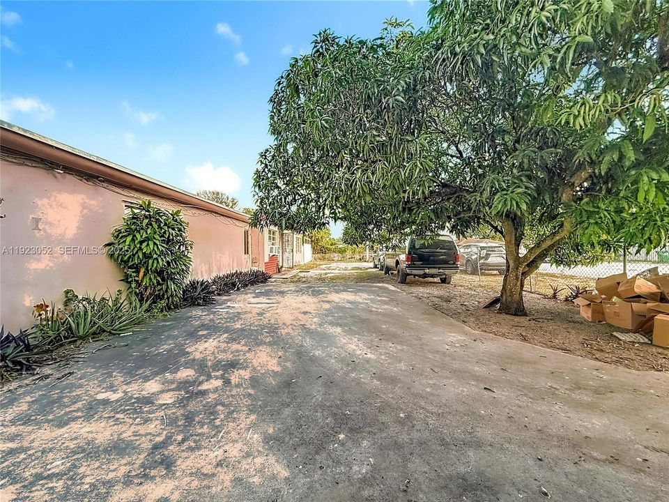 For Sale: $499,000 (4 beds, 2 baths, 1711 Square Feet)