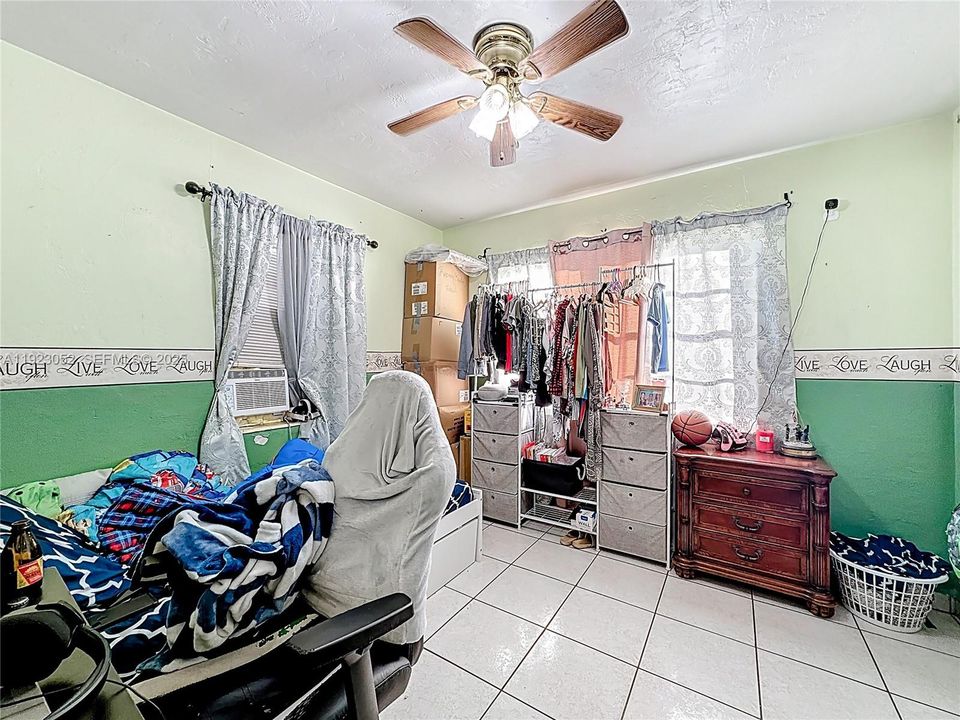 For Sale: $499,000 (4 beds, 2 baths, 1711 Square Feet)