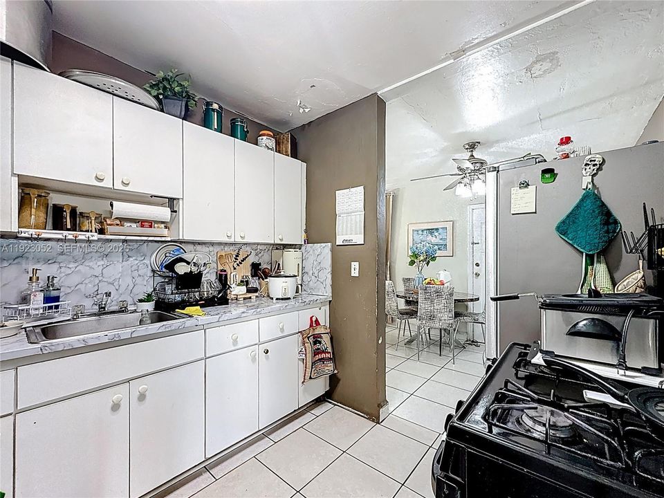 For Sale: $499,000 (4 beds, 2 baths, 1711 Square Feet)