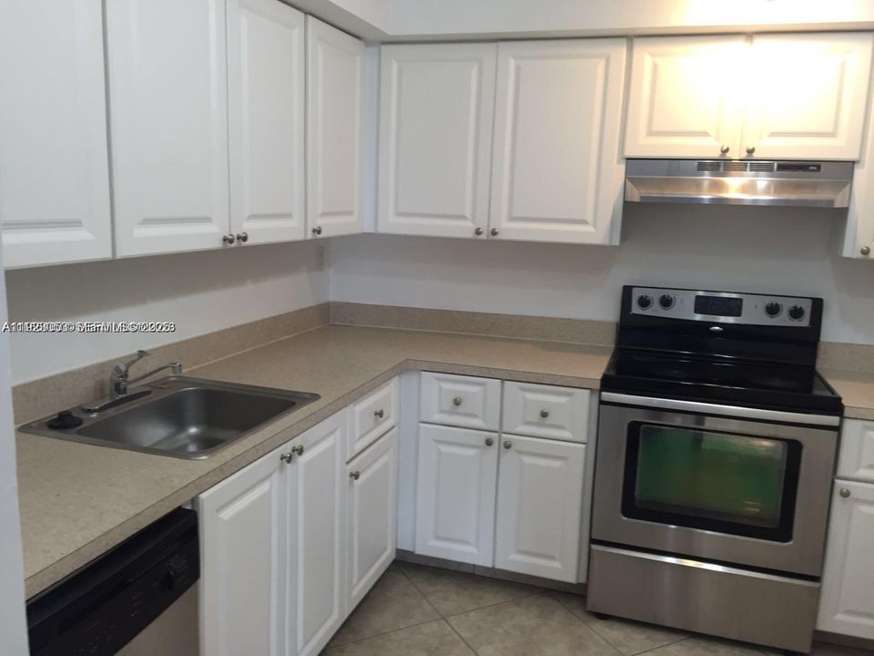 For Rent: $2,300 (3 beds, 2 baths, 1190 Square Feet)