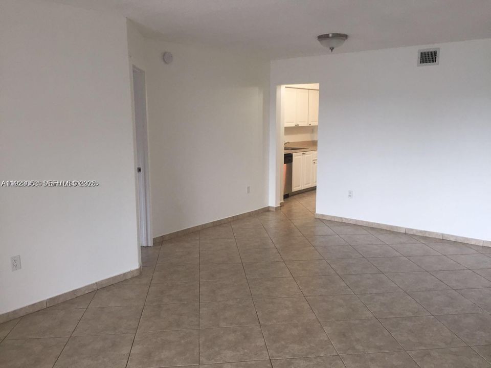 For Rent: $2,300 (3 beds, 2 baths, 1190 Square Feet)