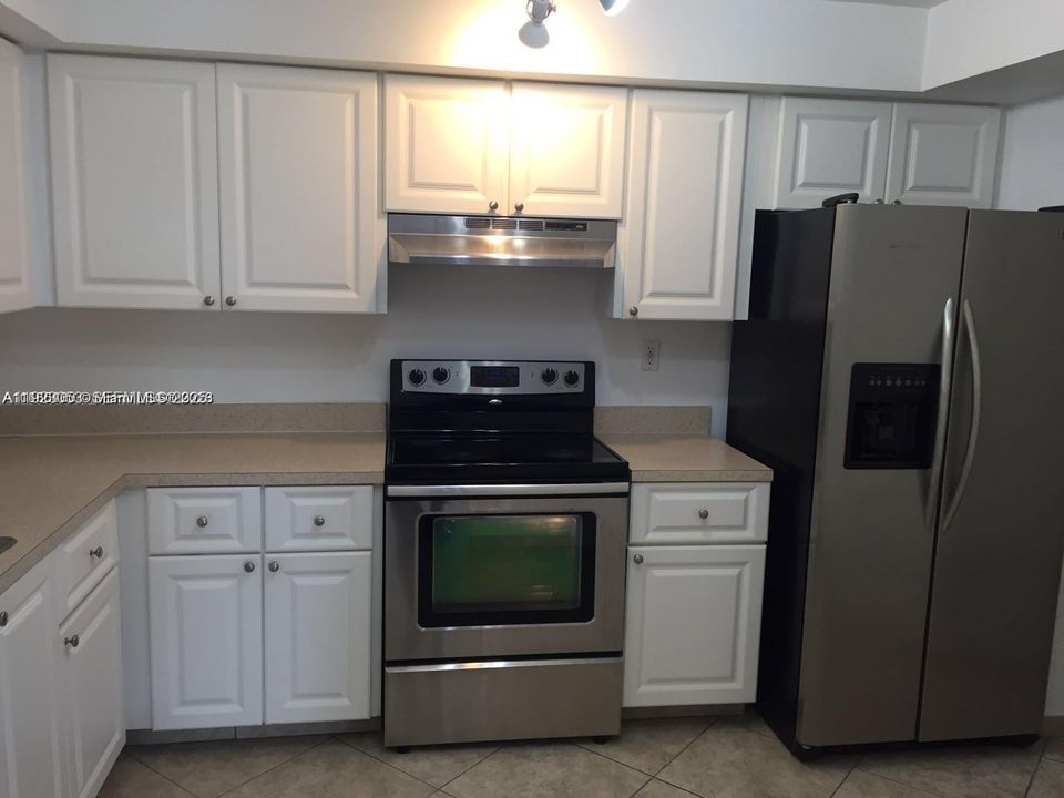 For Rent: $2,300 (3 beds, 2 baths, 1190 Square Feet)