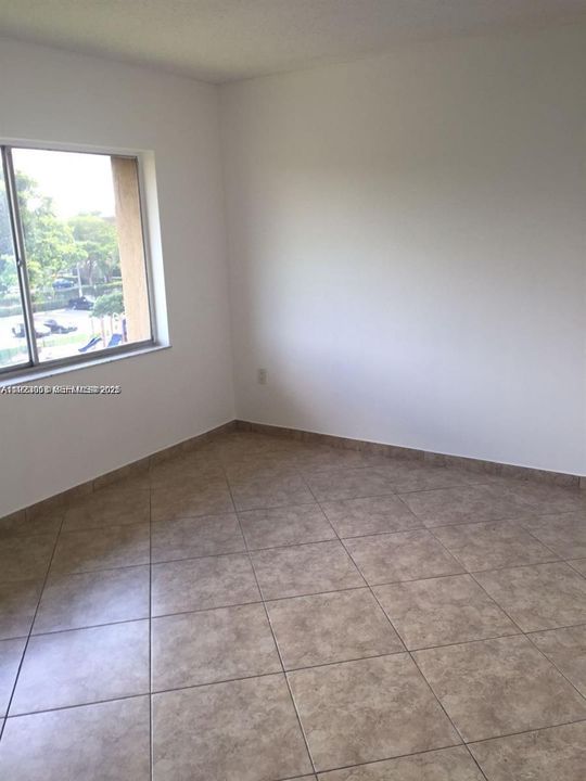 For Rent: $2,300 (3 beds, 2 baths, 1190 Square Feet)