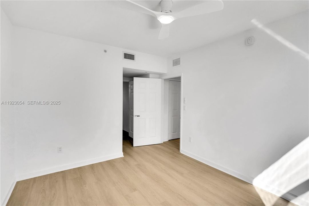 На продажу: $535,000 (2 спален, 2 ванн, 829 Квадратных фут)